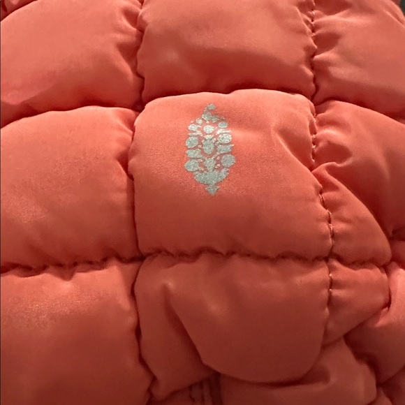 FREE PEOPLE MOVEMENT CORAL Quilted Carryall Bag NWT - Picture 5 of 6